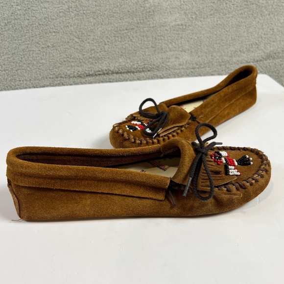 NEW Minnetonka Moccasins Women Brown Suede Beaded Thunderbird Fringe Slip On  7 - Picture 8 of 12